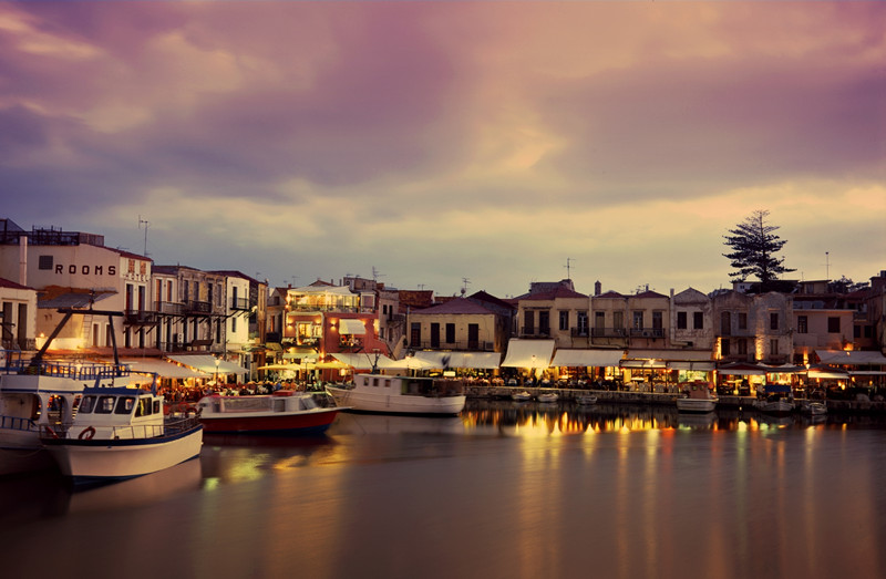 1-Evening-in-the-Venetian-era-harbour-in-Rethymnon-Crete.jpg